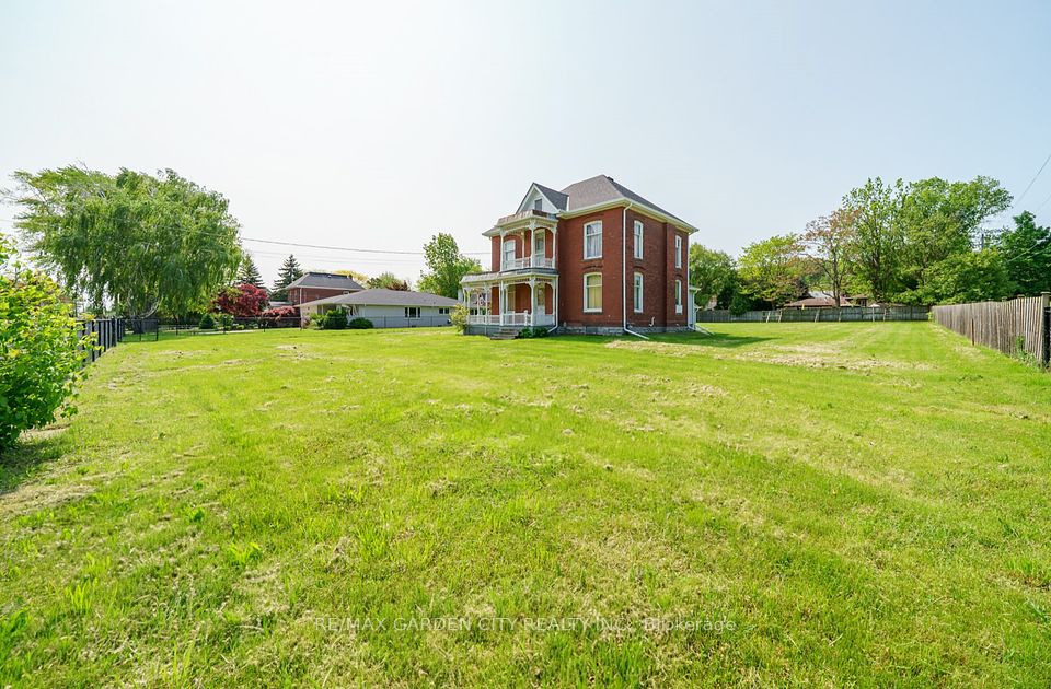 122 MAIN Street, Grimsby, ON L3M 1N8
