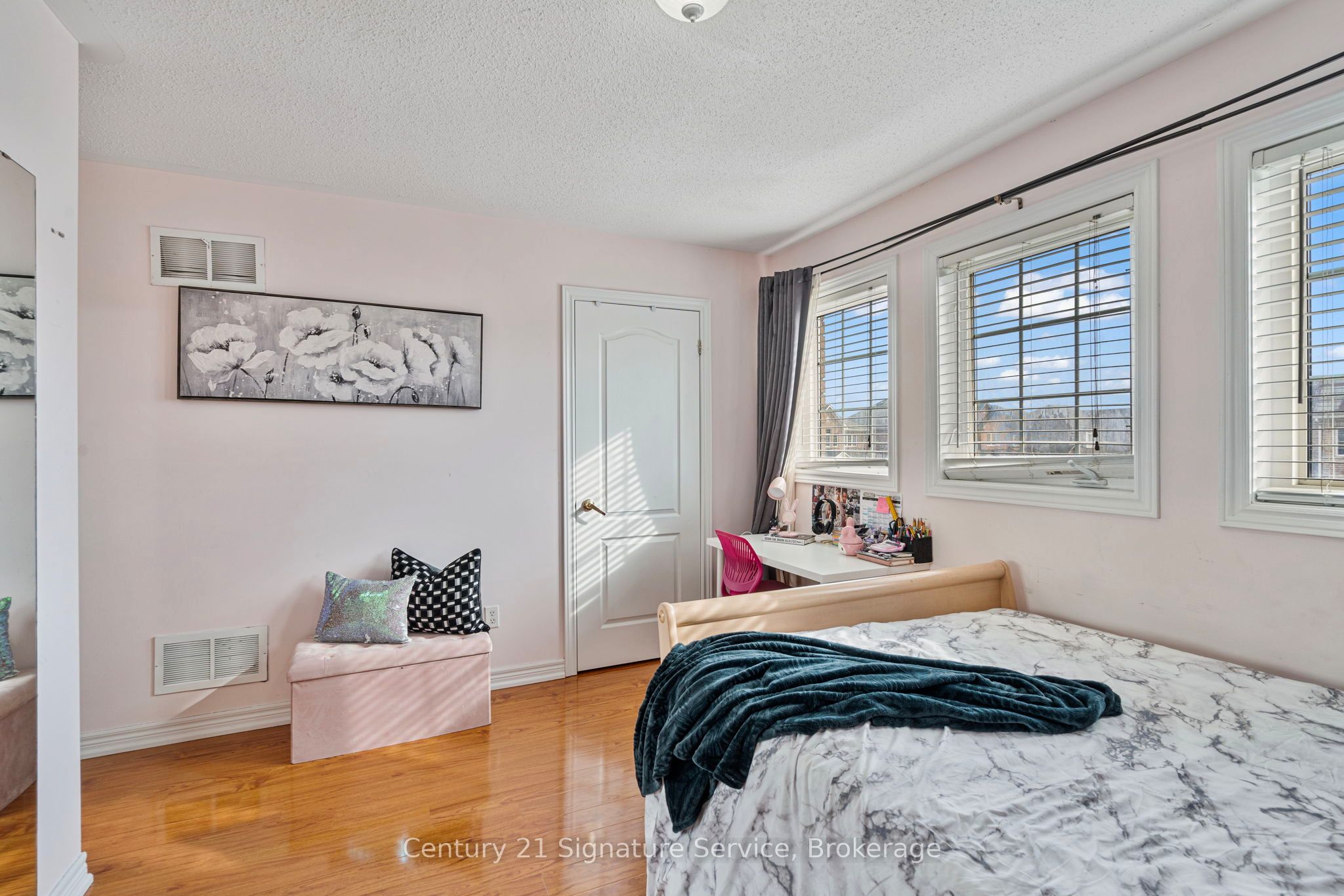 25 Sherbrooke Street, Brampton, ON L6R 0M8