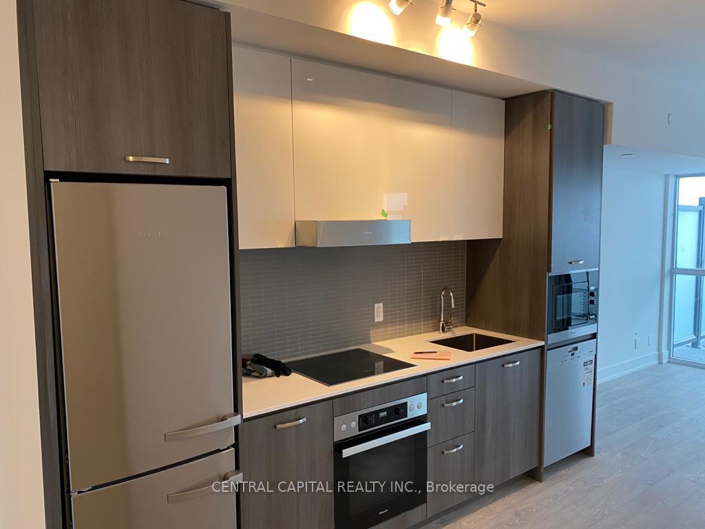 2 Bedrooms Condo at 11 Lillian,  Toronto For sale