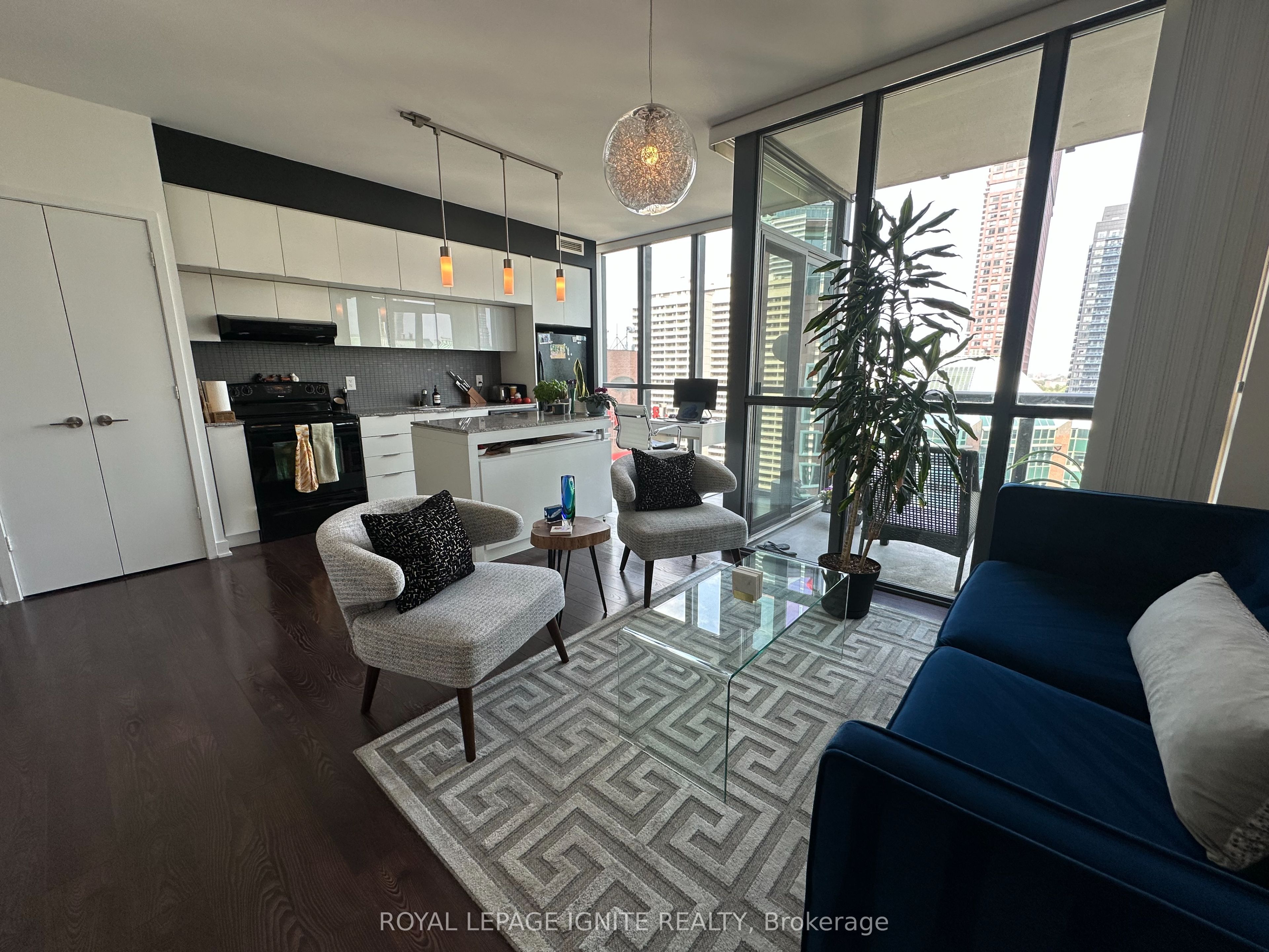 110 Charles Street E, #1809