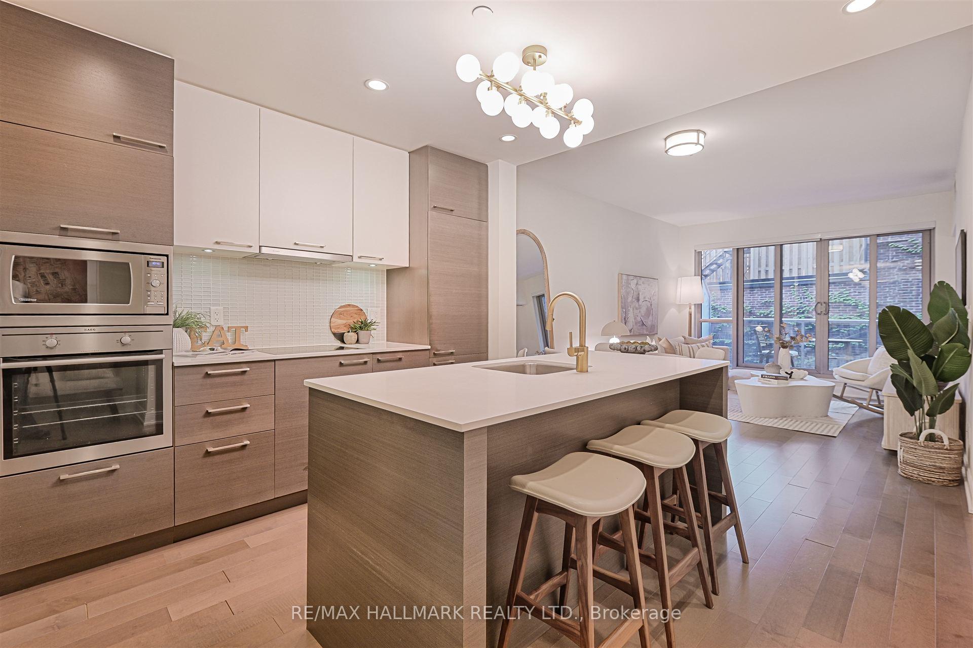 2 Bedrooms Condo at 55 Front, Toronto For sale