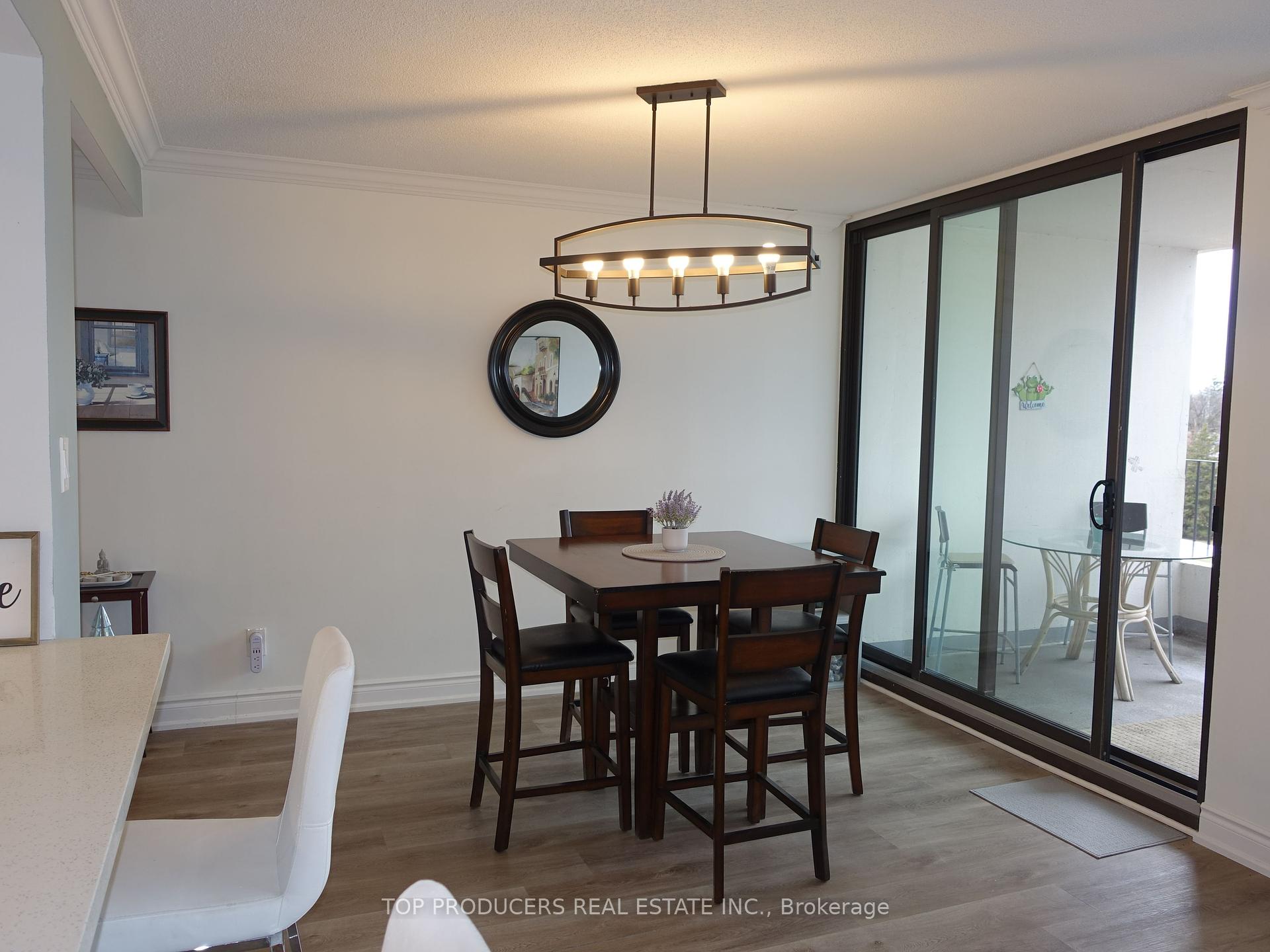 2 Bedrooms Condo at 1333 Bloor,  Mississauga For sale