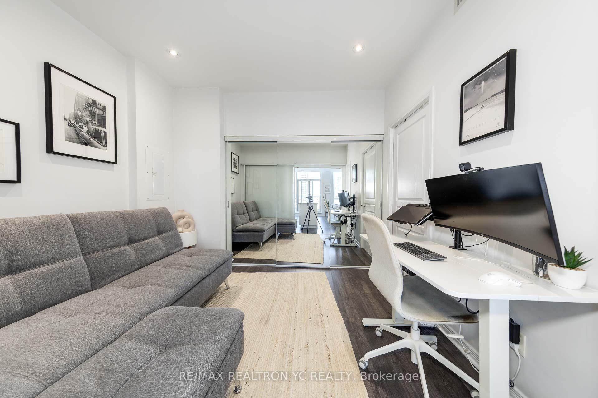 2 Bedrooms Condo at 352 Front, Toronto For sale