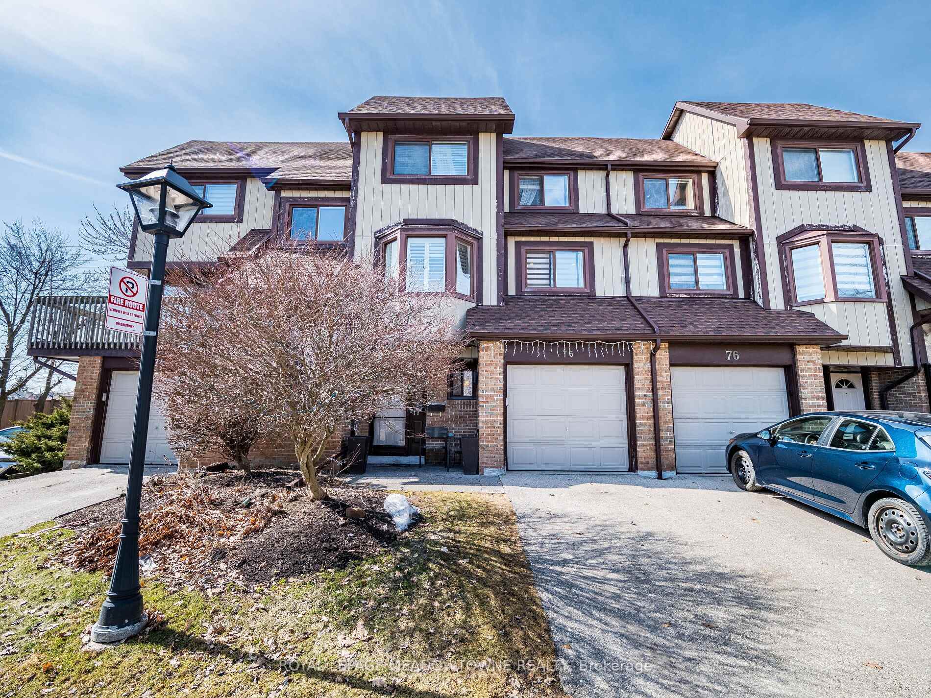 3 Bedrooms Condo at 6780 Formentera, Mississauga For sale