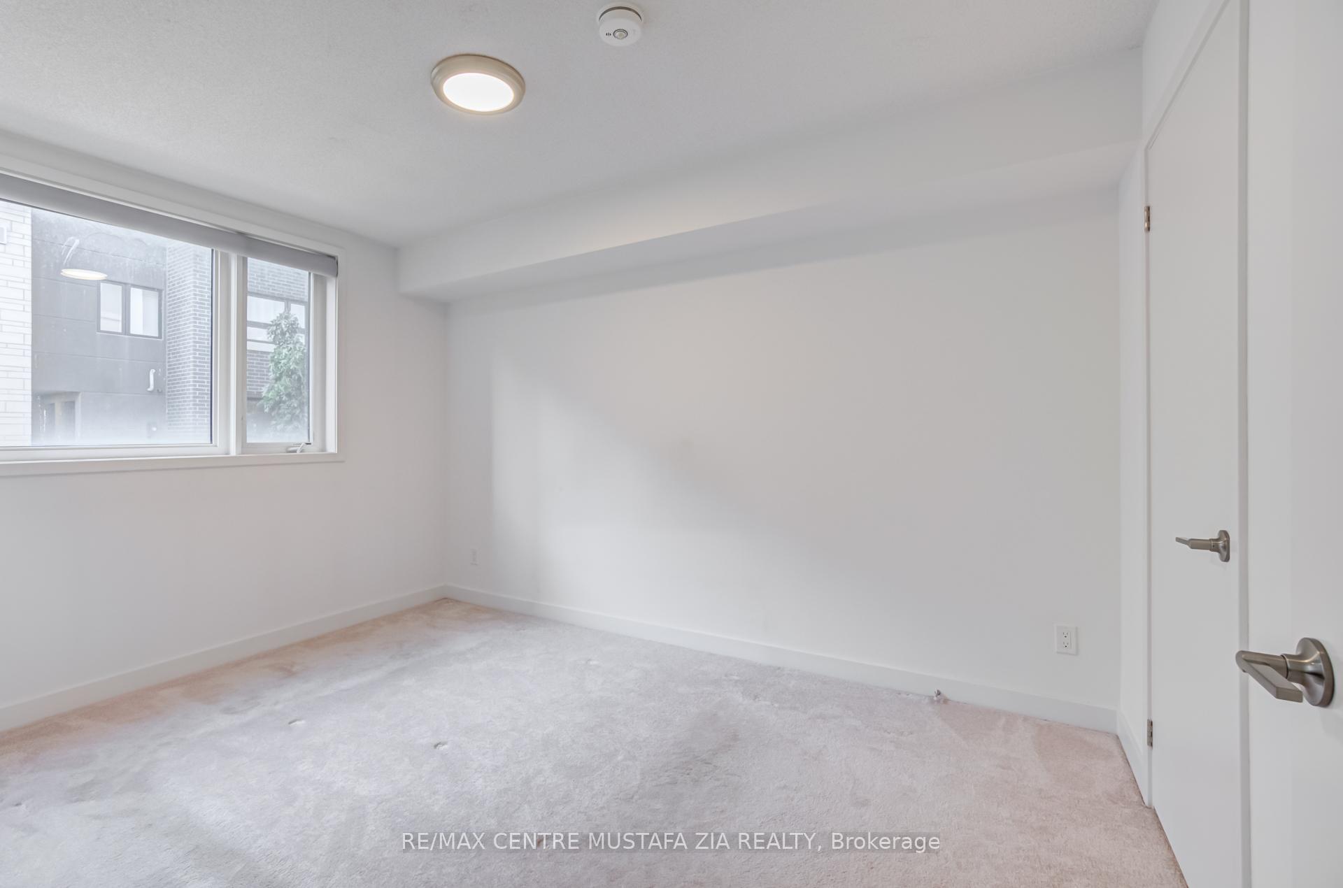 2 Bedrooms Condo at 1129 Cooke, Burlington For sale