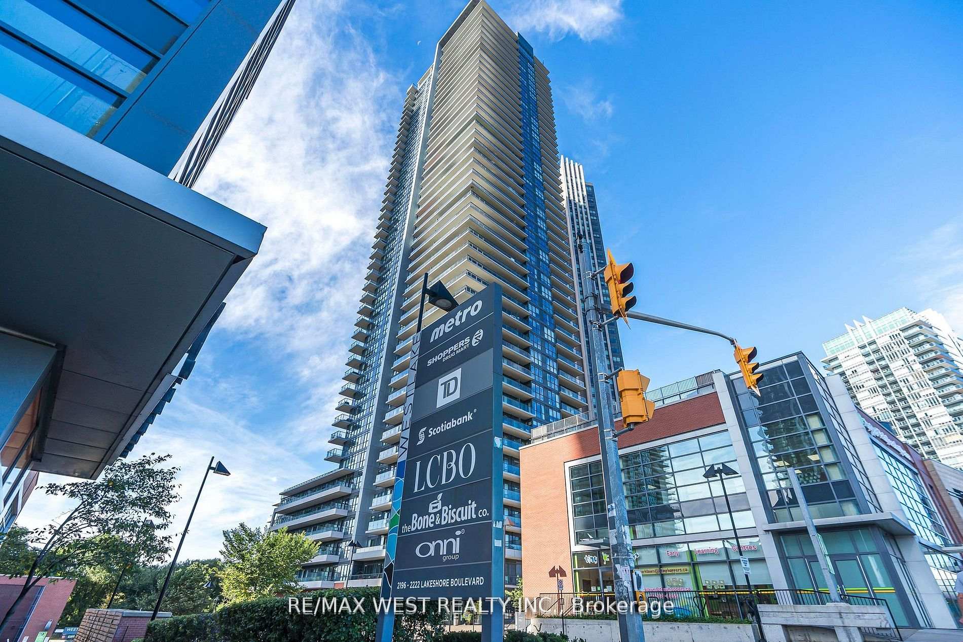 1 Bedroom Condo at 10 Park Lawn, Toronto For sale
