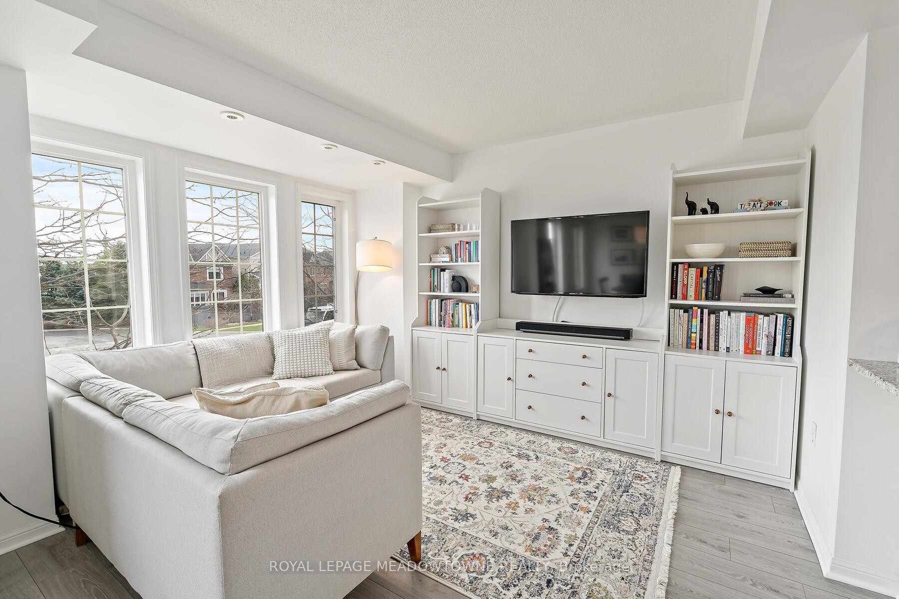 2 Bedrooms Condo at 2614 Dashwood, Oakville For sale