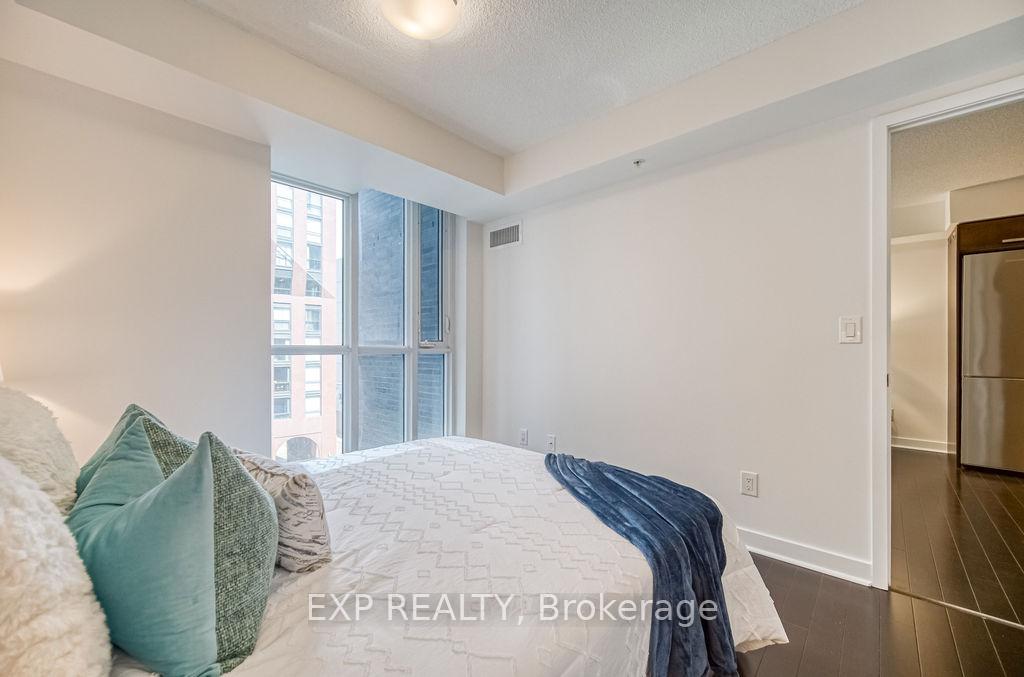 2 Bedrooms Condo at 295 Adelaide, Toronto For sale