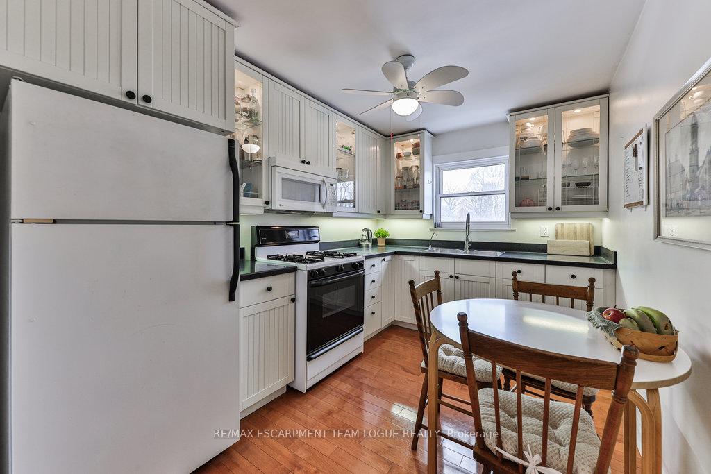 2 Bedrooms Co-op at 288 Reynolds,  Oakville For sale