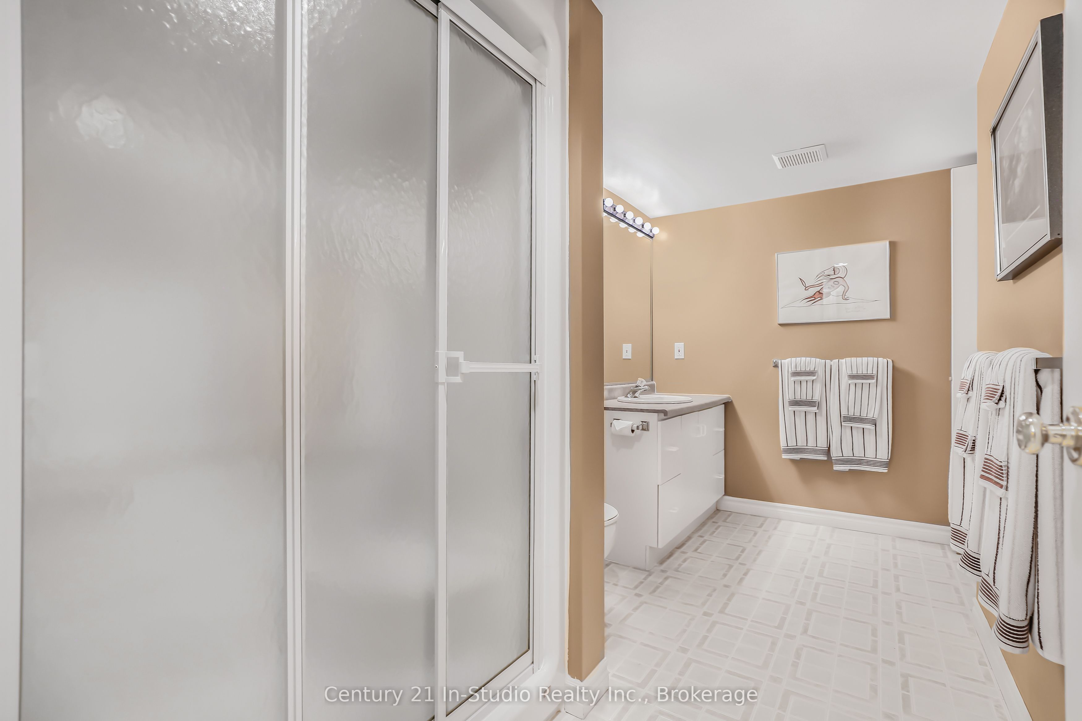 504877 GREY 1 Road