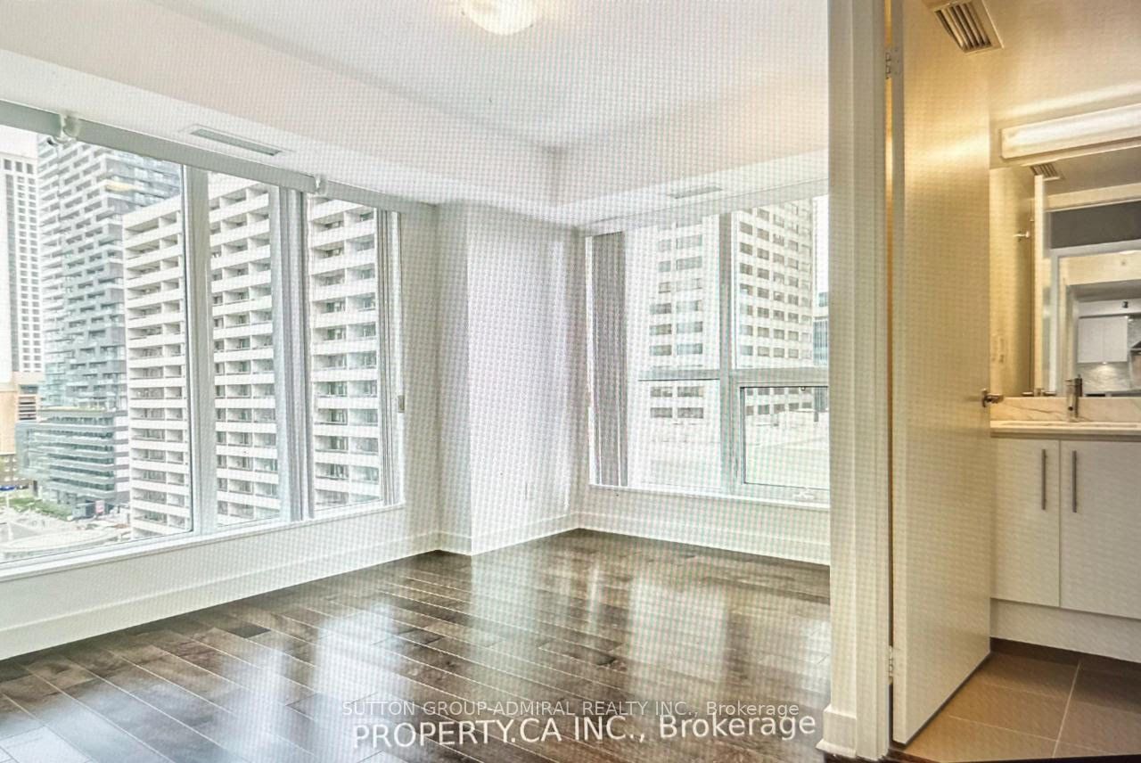 58 Orchard View Boulevard, #907