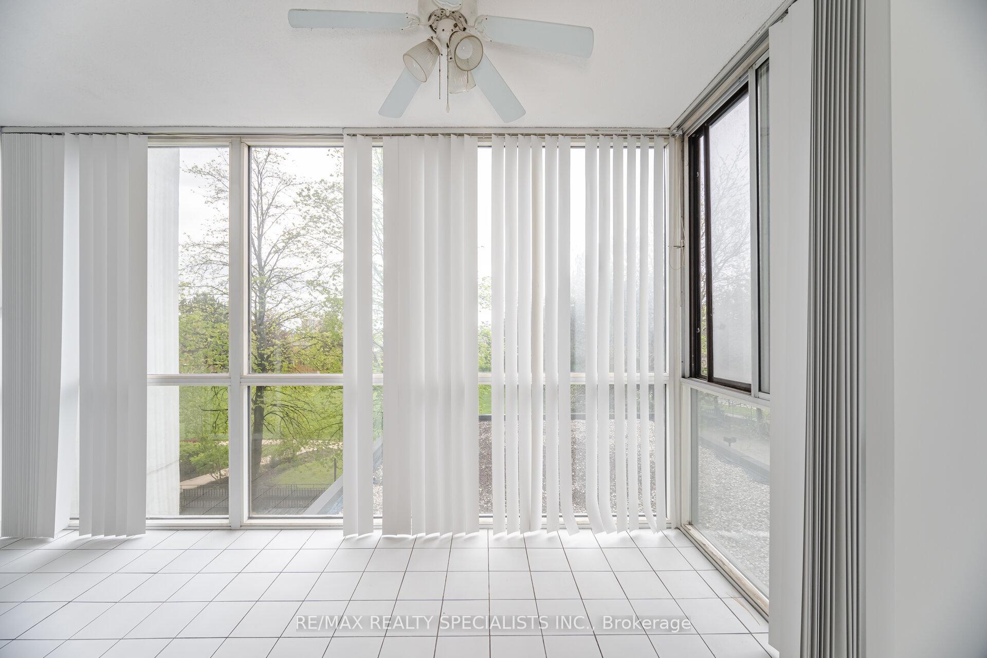 3 Bedrooms Co-op at 350 Webb, Mississauga For sale