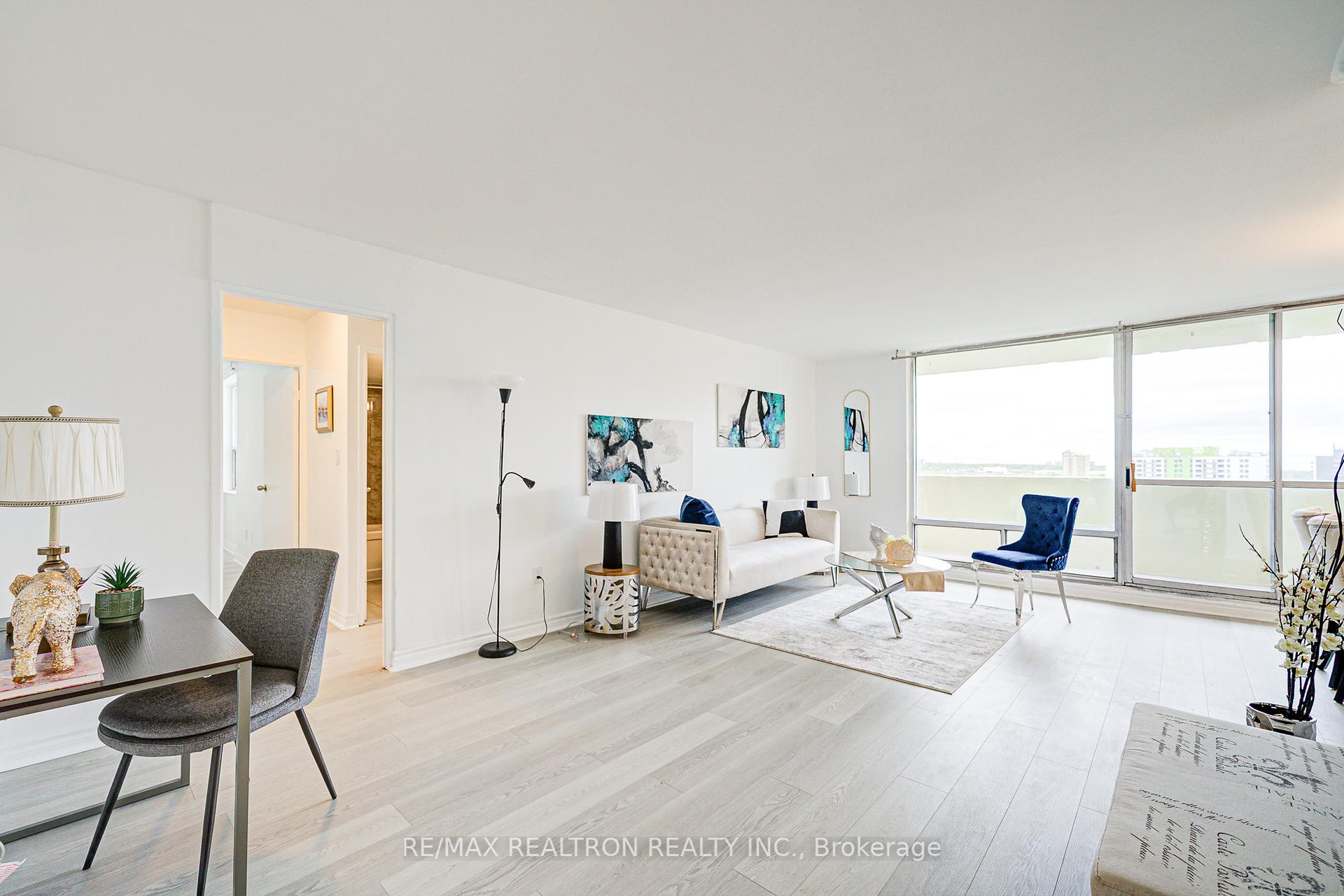2 Bedrooms Condo at 5 Massey, Toronto For sale