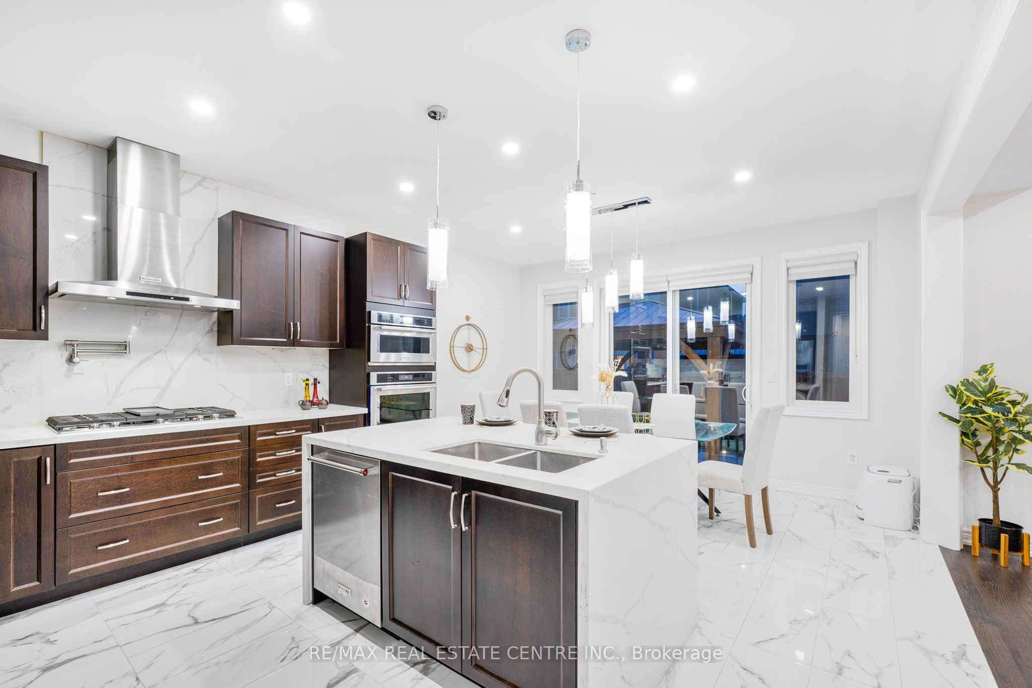 5 Forsyth Crescent E