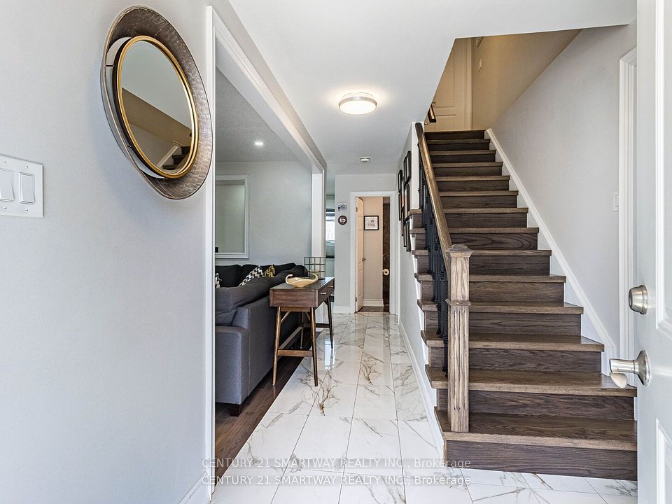 10 Governor Grove Crescent, Brampton, ON L6Y 1A6