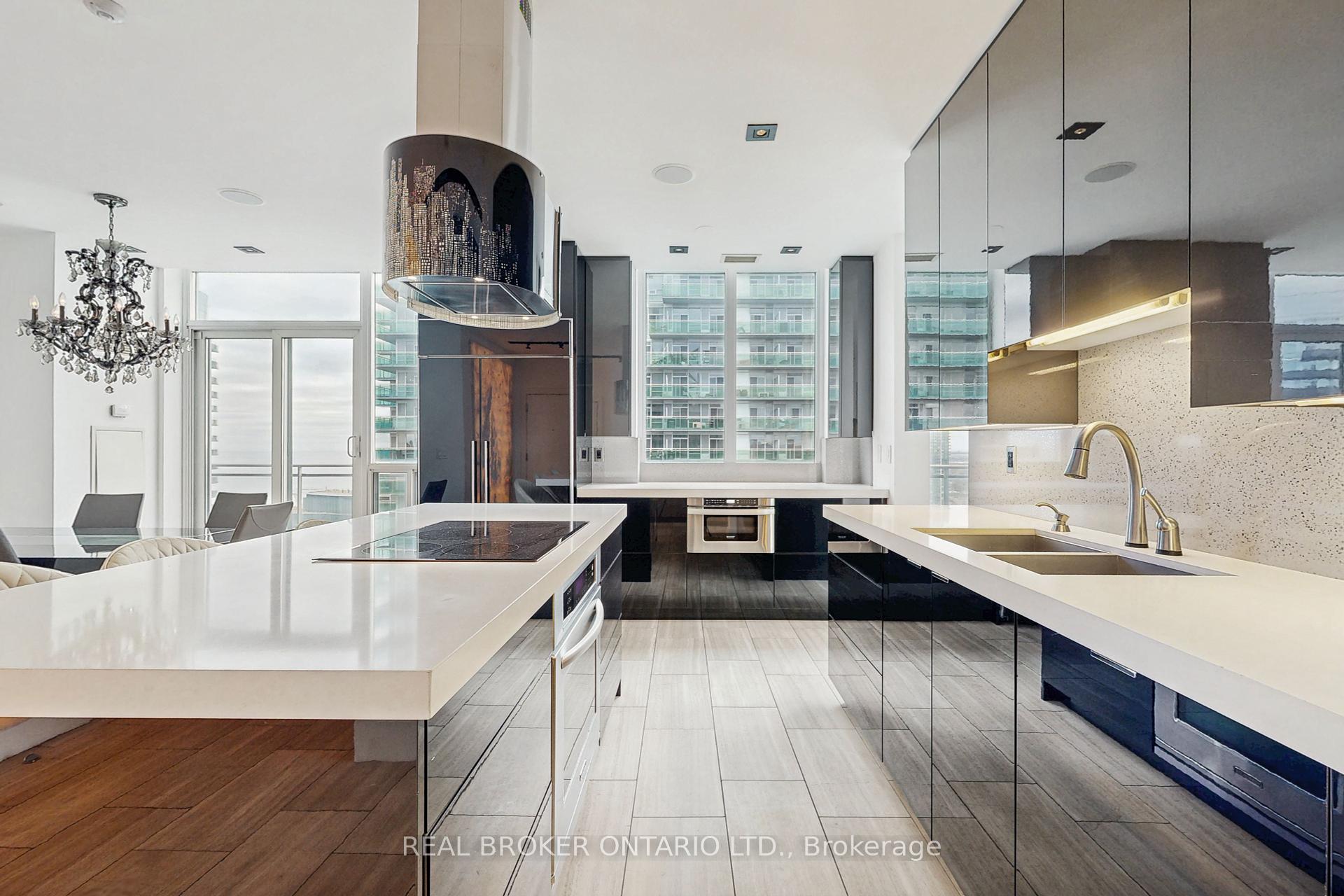 2 Bedrooms Condo at 2121 Lakeshore,  Toronto For sale