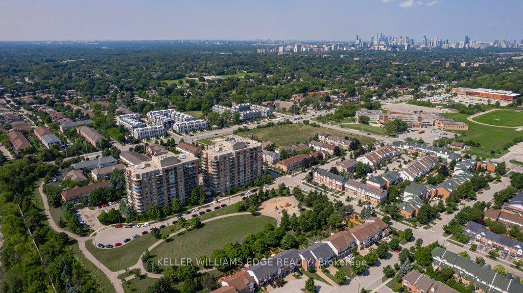 2 Bedrooms Condo at 1150 Parkwest, Mississauga For sale