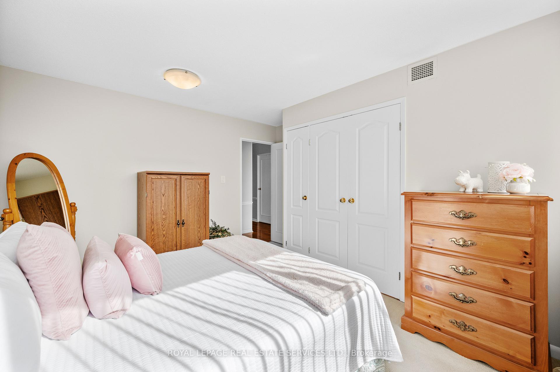 2 Bedrooms Condo at 2185 Marine,  Oakville For sale