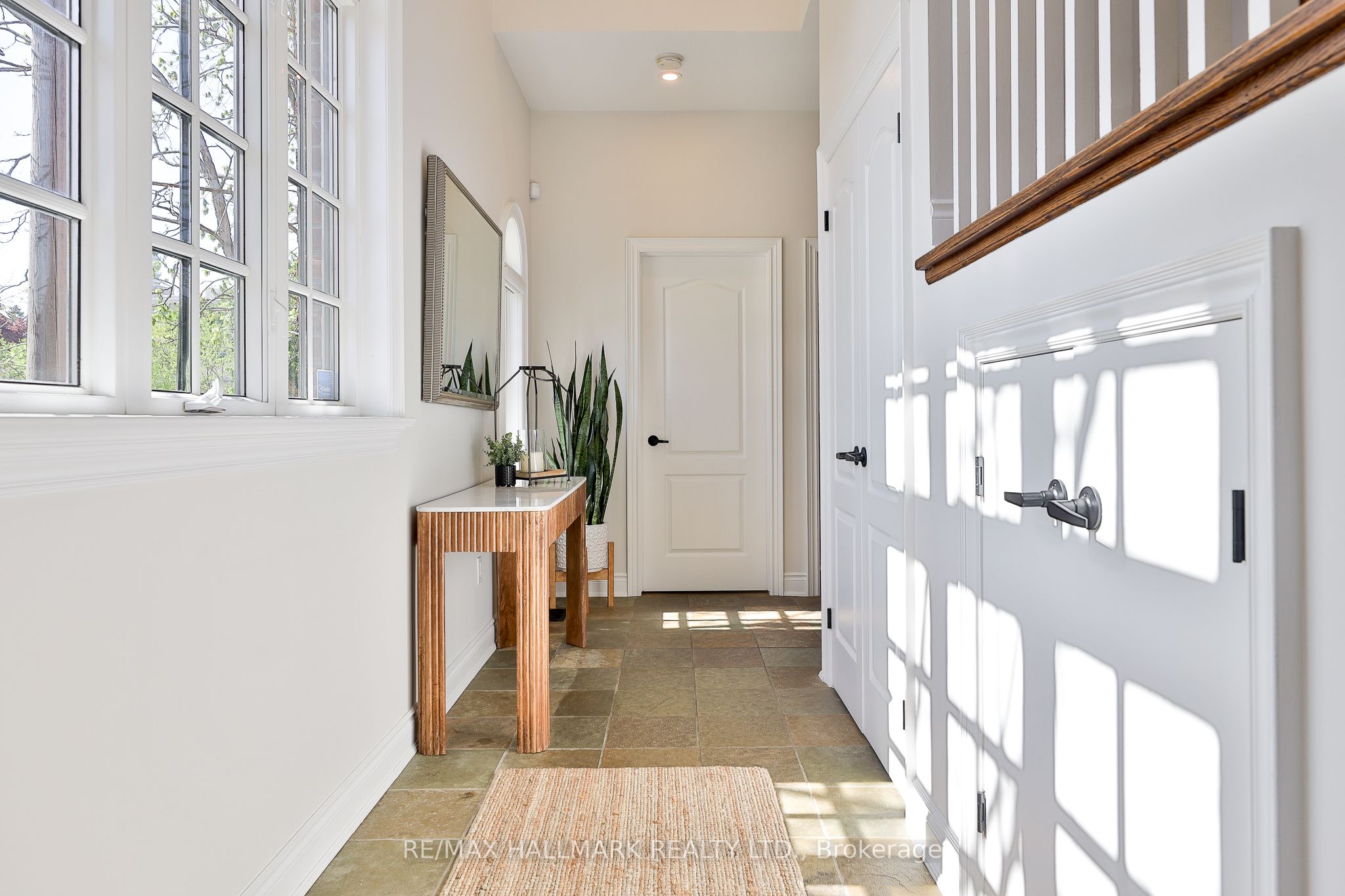 20 Marquis Avenue, Toronto, ON M5X 1V4