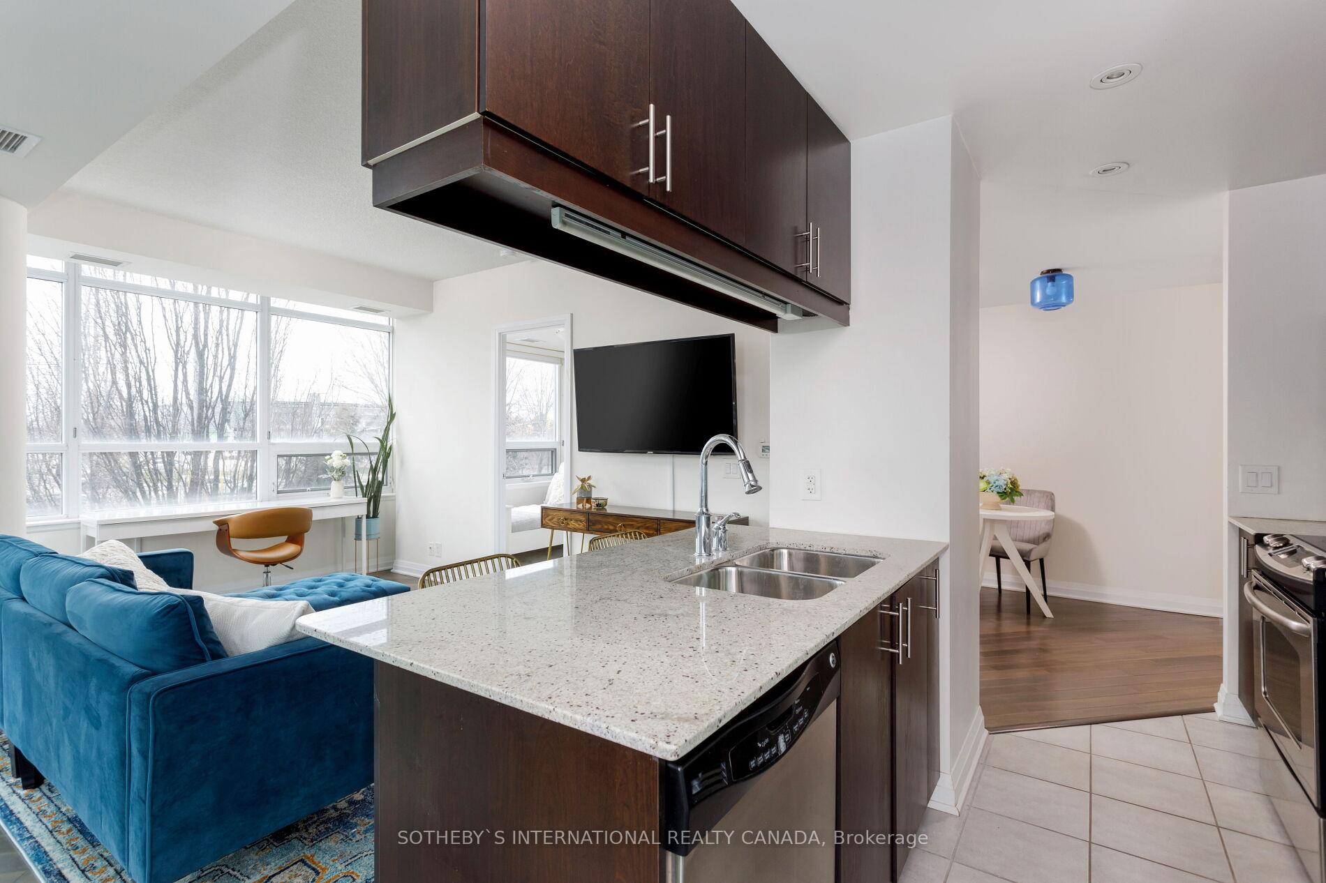 2 Bedrooms Condo at 1055 Southdown,  Mississauga For sale