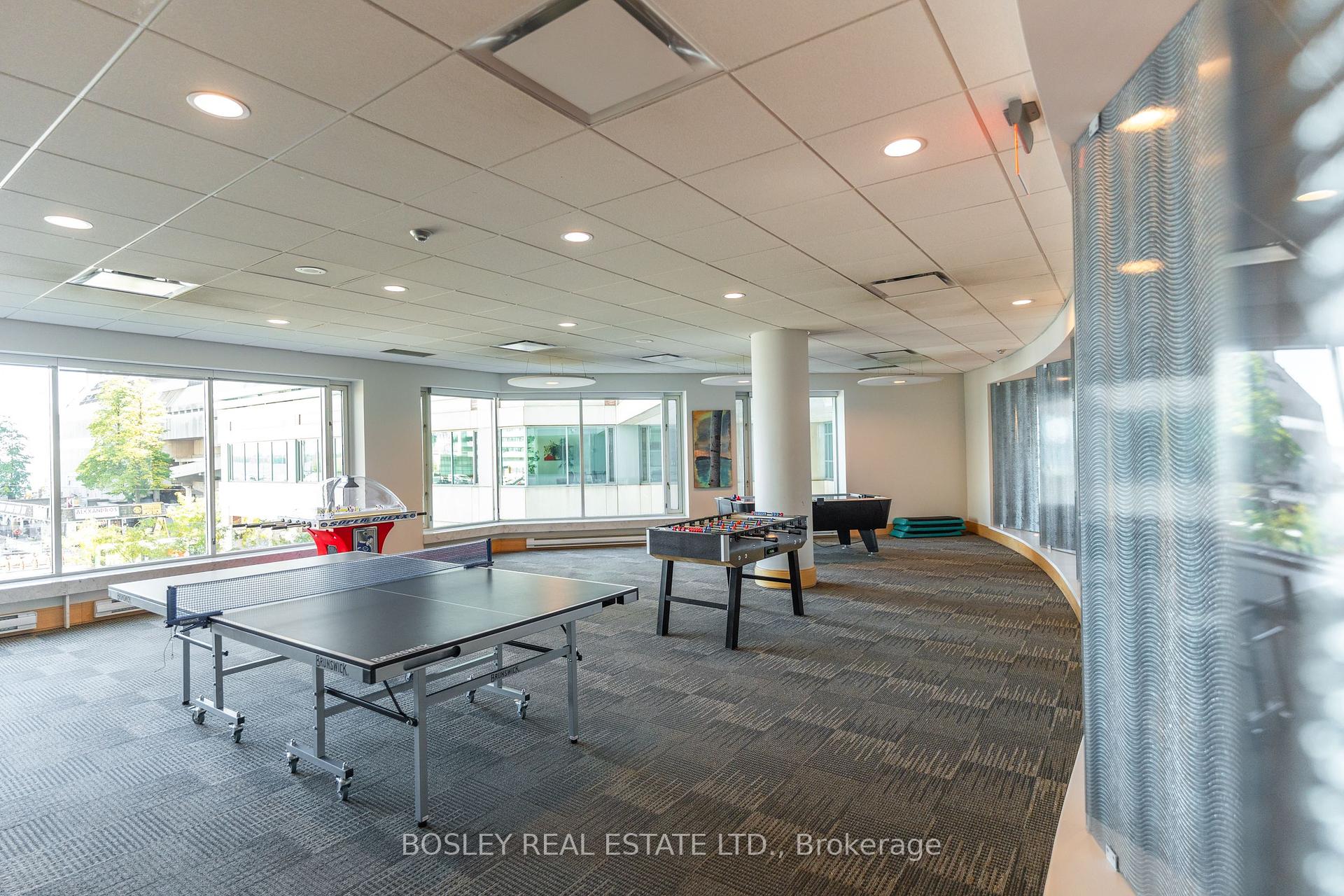 2 Bedrooms Condo at 10 Queens,  Toronto For sale