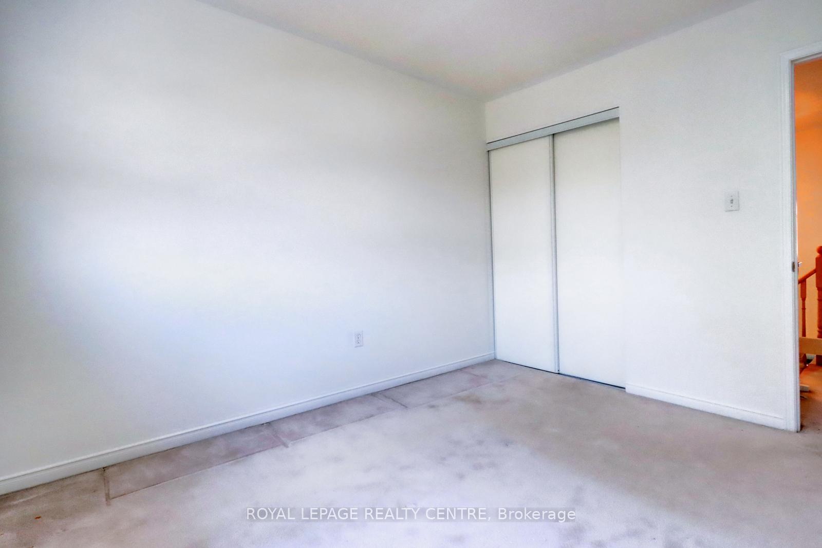 3 Bedrooms Condo at 5230 Glen Erin, Mississauga For sale