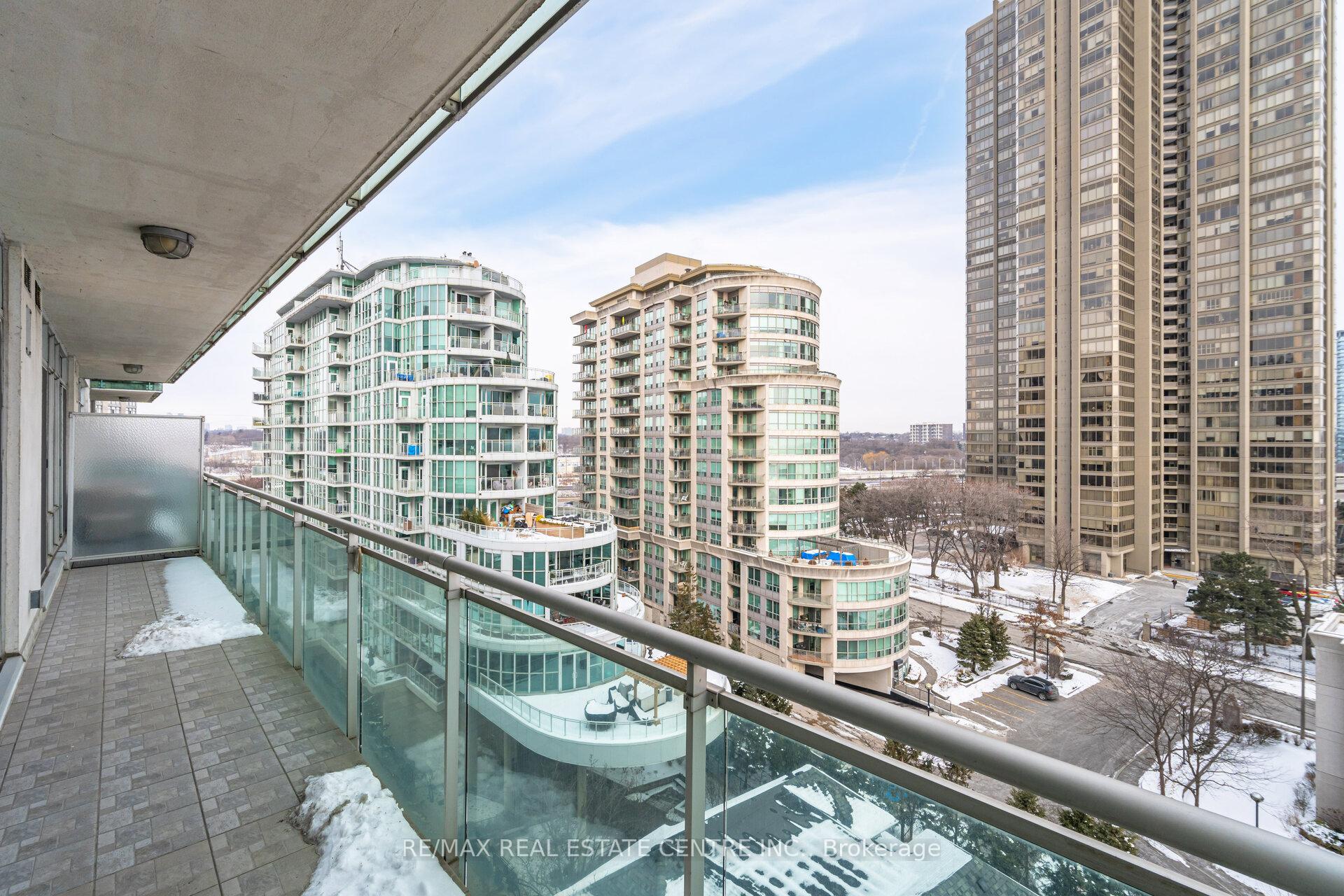 2 Bedrooms Condo at 5 Marine Parade,  Toronto For sale