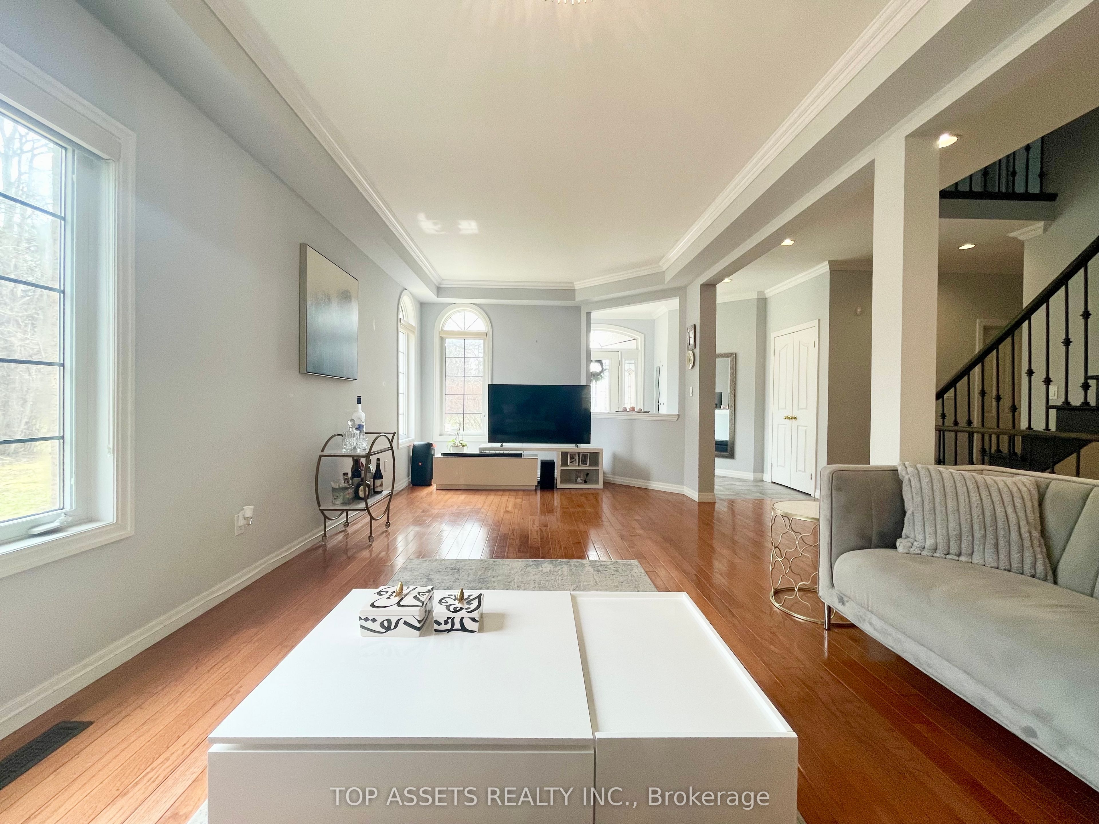 32 Headwater Crescent