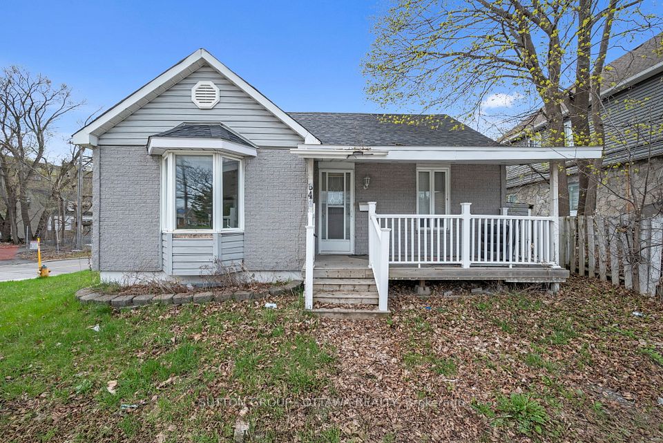 846 St Laurent Blvd