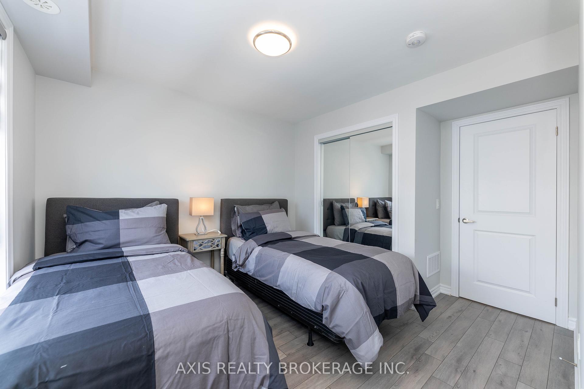 2 Bedrooms Condo at 349 Wheat Boom, Oakville For sale