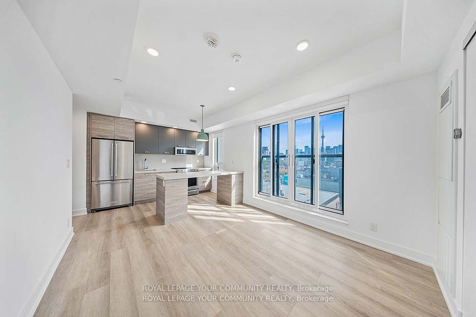 484 Spadina