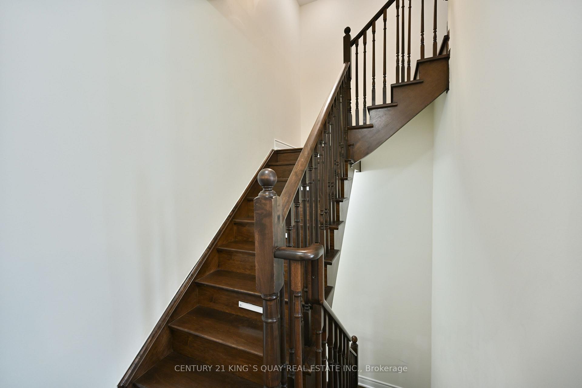 3 Bedrooms Condo at 40 Hargrave,  Toronto For sale
