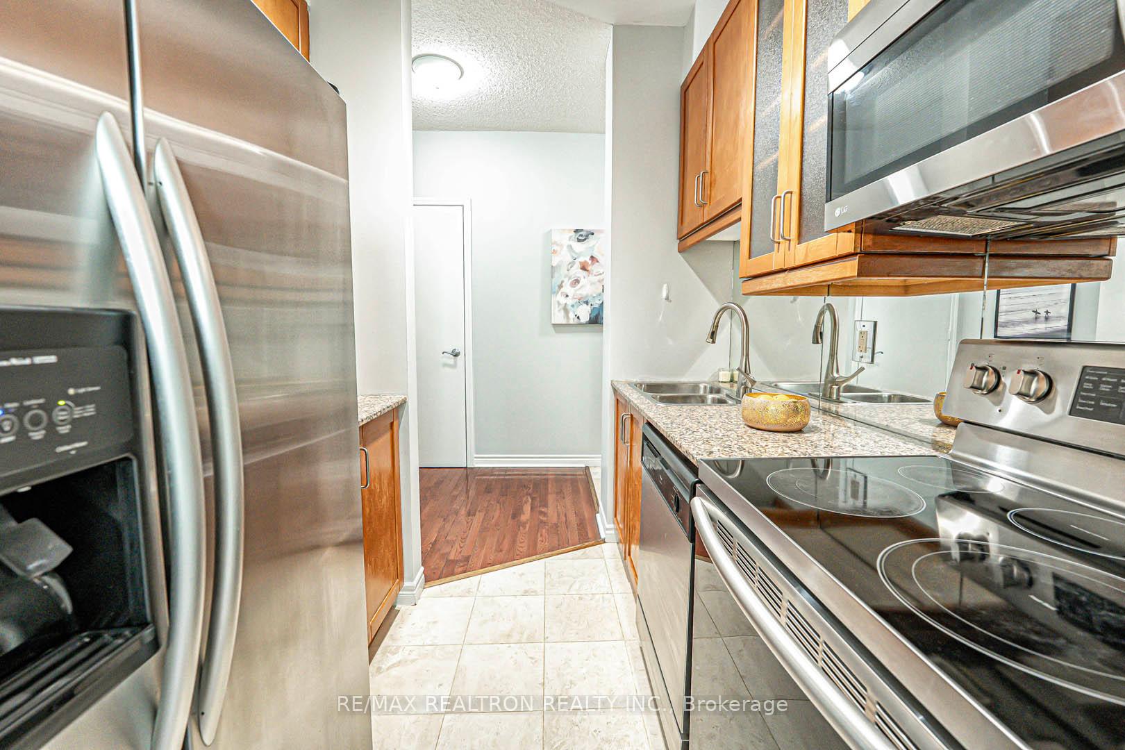 2 Bedrooms Condo at 60 Byng, Toronto For sale