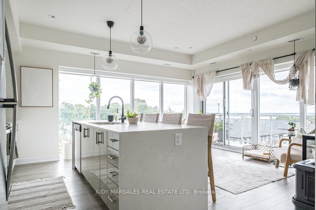 2 Bedrooms Condo at 16 Markle,  Hamilton For sale