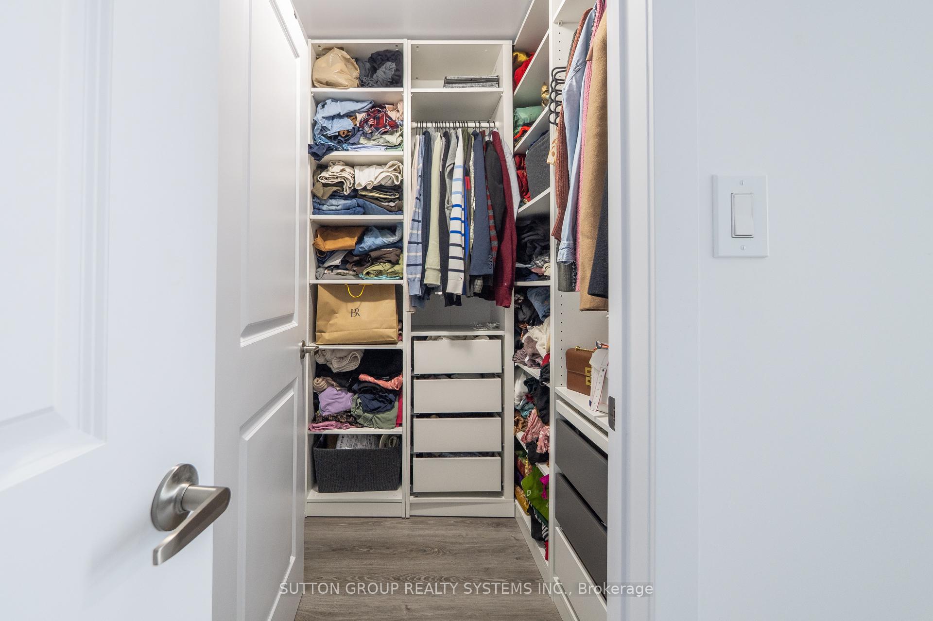 2 Bedrooms Condo at 460 Dundas, Hamilton For sale