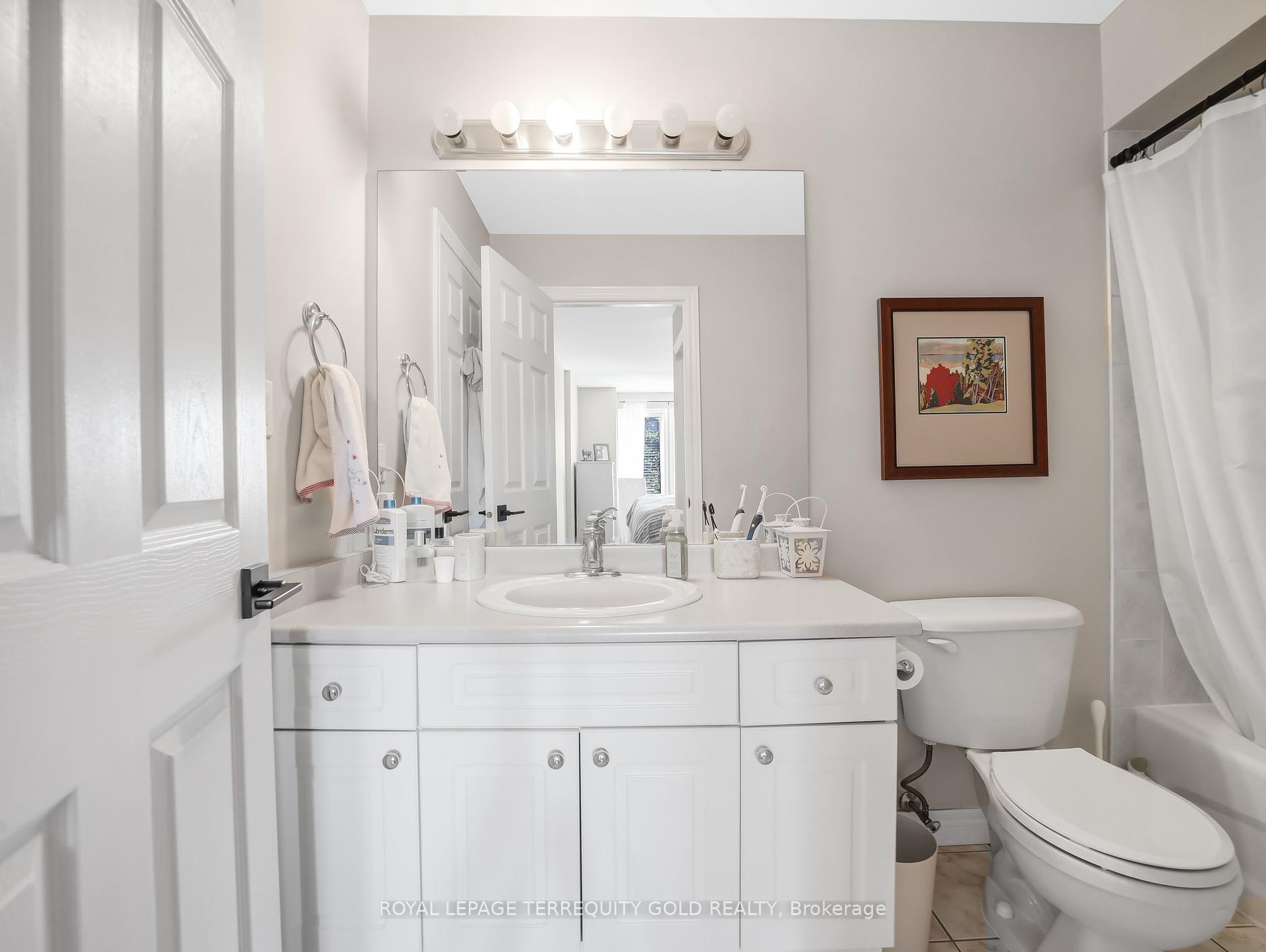 3 Bedrooms Condo at 4045 Upper Middle, Burlington For sale