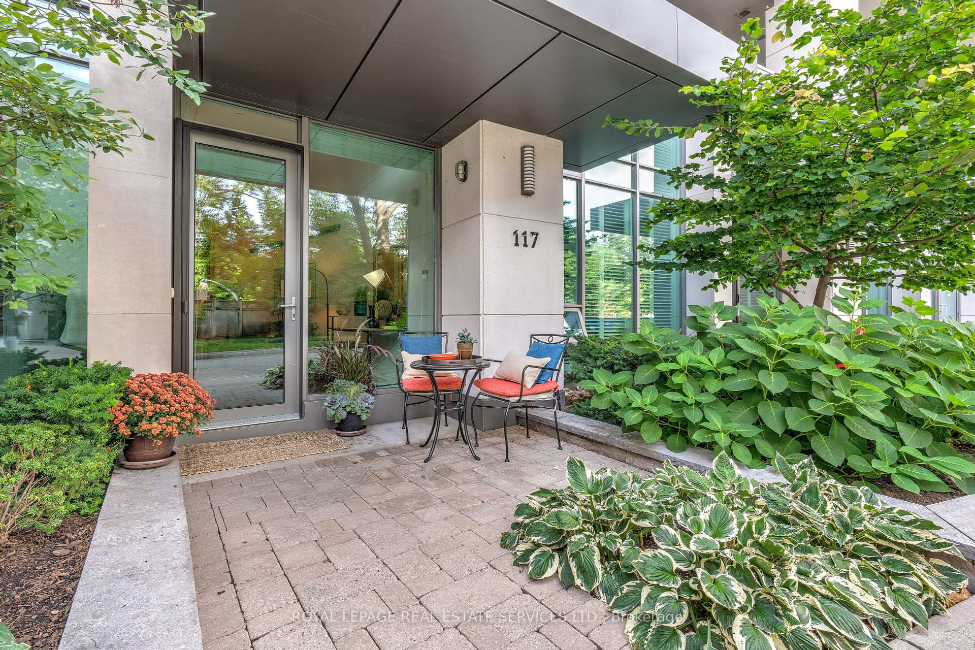 1 Bedroom Condo at 11 Bronte, Oakville For sale