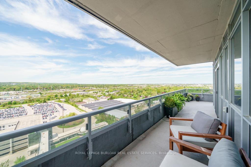 2 Bedrooms Condo at 2087 Fairview, Burlington For sale
