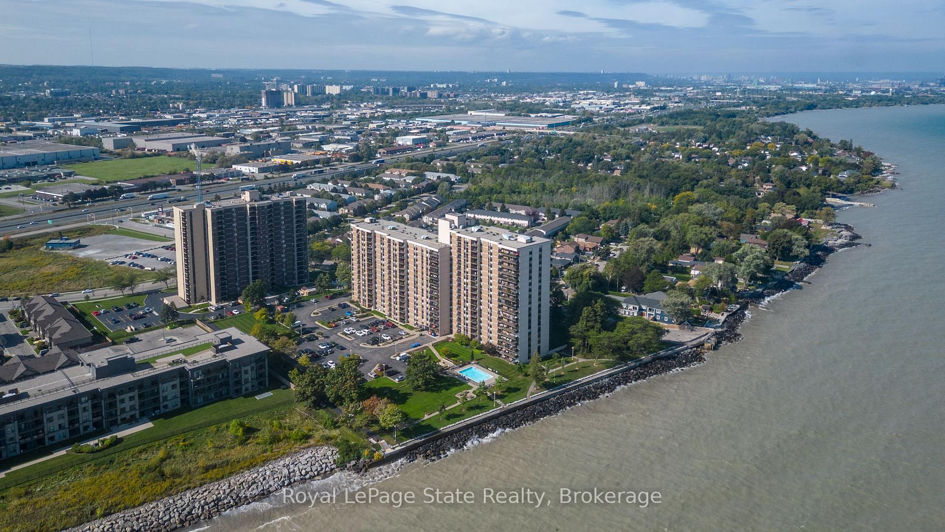 2 Bedrooms Condo at 500 Green,  Hamilton For sale