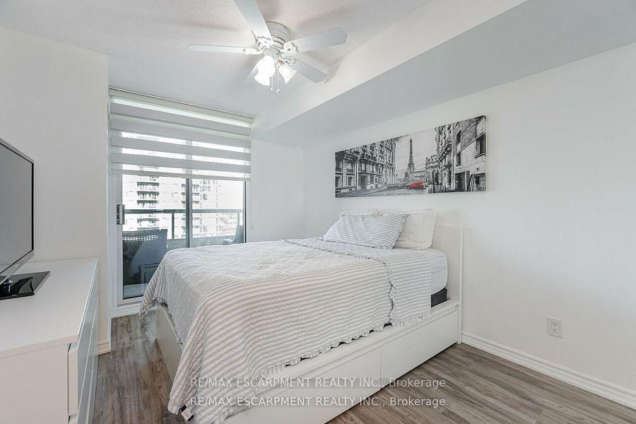 1 Bedroom Condo at 335 Rathburn, Mississauga For sale