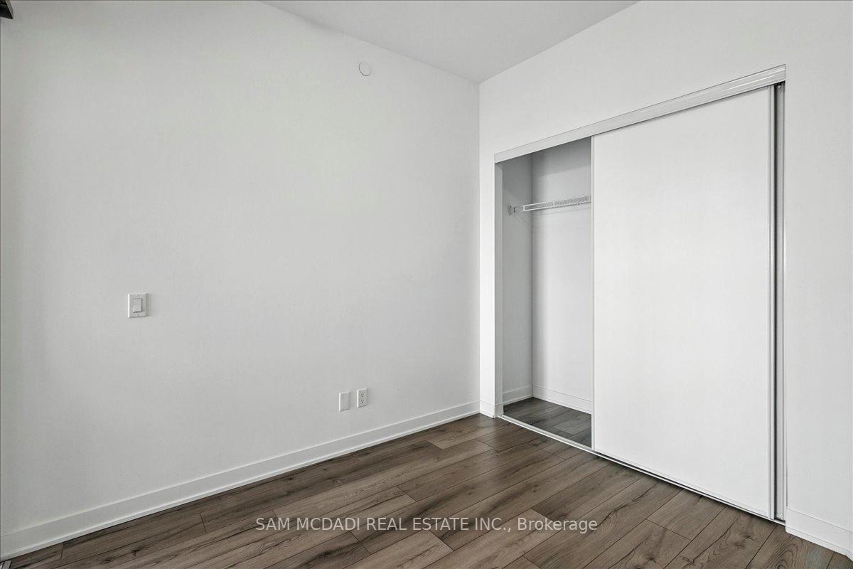 2 Bedrooms Condo at 405 Dundas, Oakville For sale