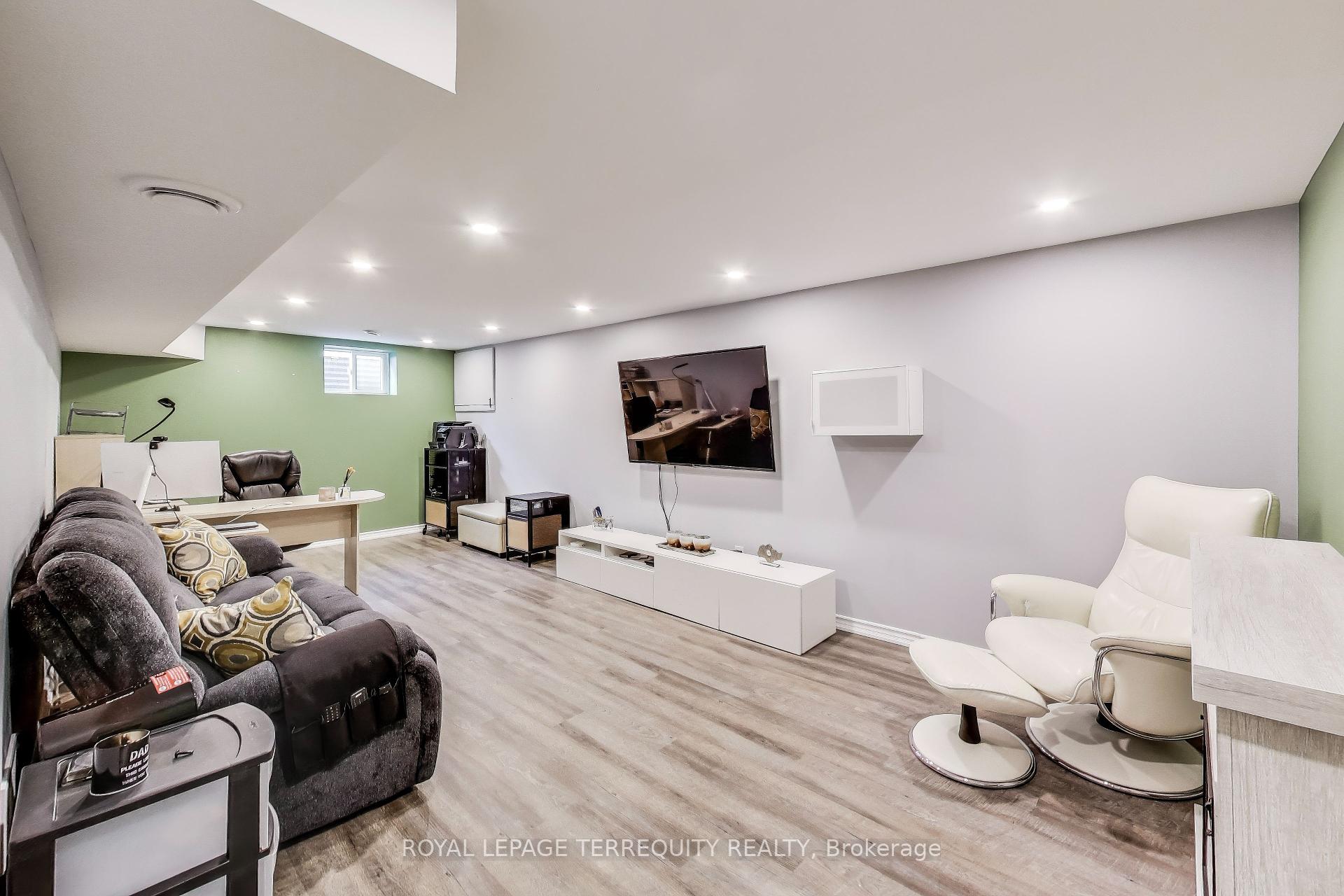 3 Bedrooms Condo at 2020 South Millway, Mississauga For sale