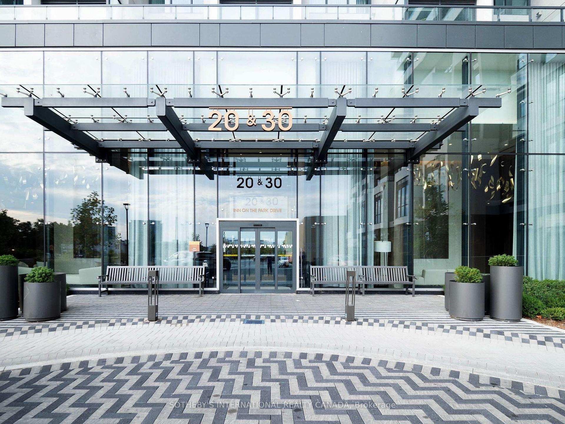 3 Bedrooms Condo at 30 Inn On the Park, Toronto For sale