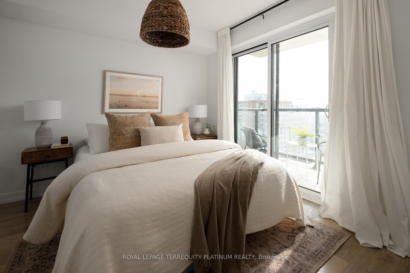 2 Bedrooms Condo at 1420 Dupont, Toronto For sale