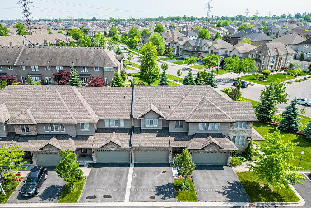 3 Bedrooms Condo at 441 Stonehenge, Hamilton For sale