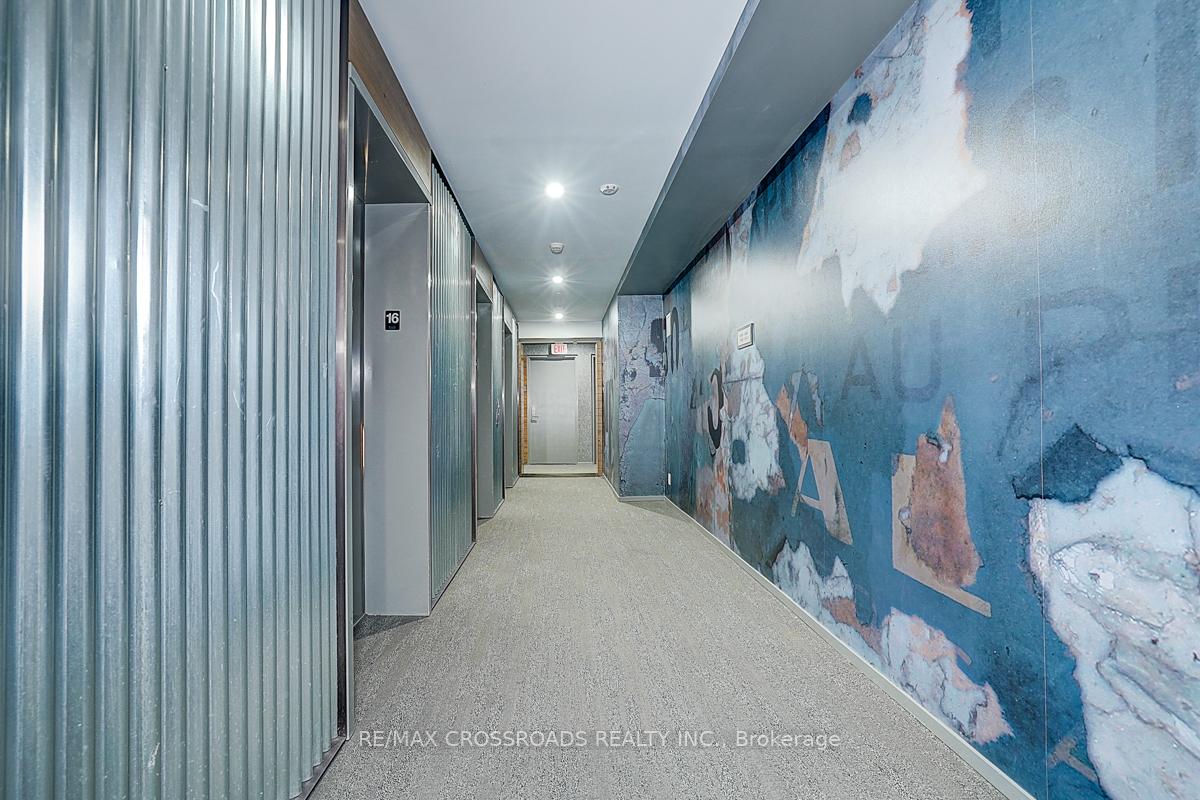 2 Bedrooms Condo at 5 St Joseph, Toronto For sale