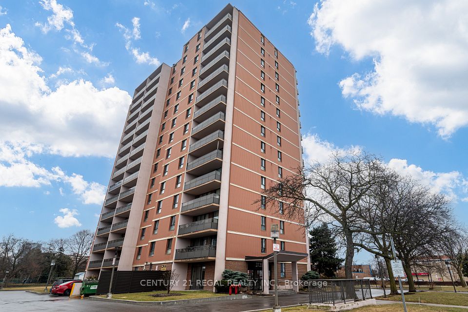 2721 Victoria Park