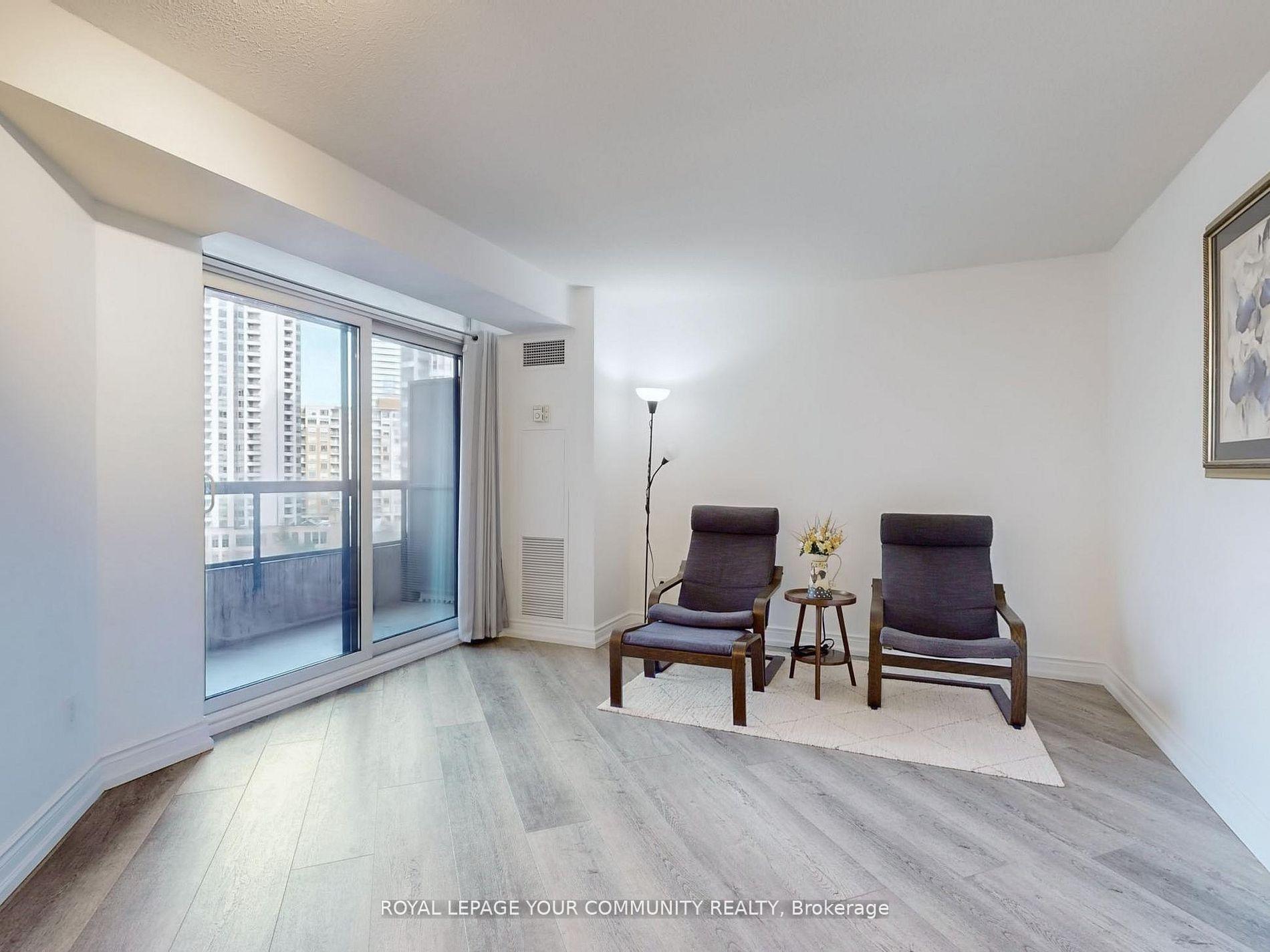 2 Bedrooms Condo at 15 Northtown,  Toronto For sale