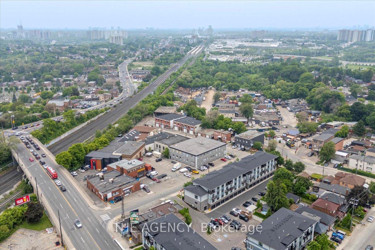 2 Bedrooms Condo at 7 Forbes, Toronto For sale