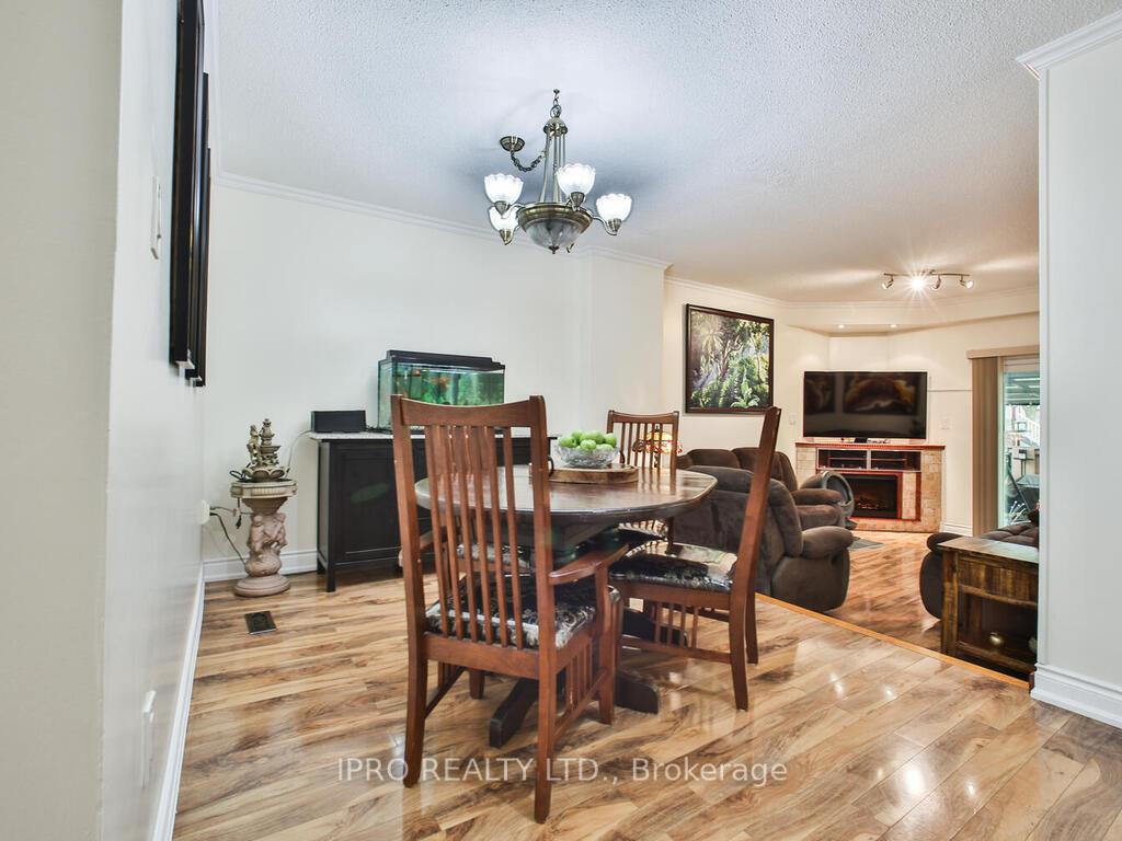 4 Bedrooms Condo at 485 Meadows, Mississauga For sale